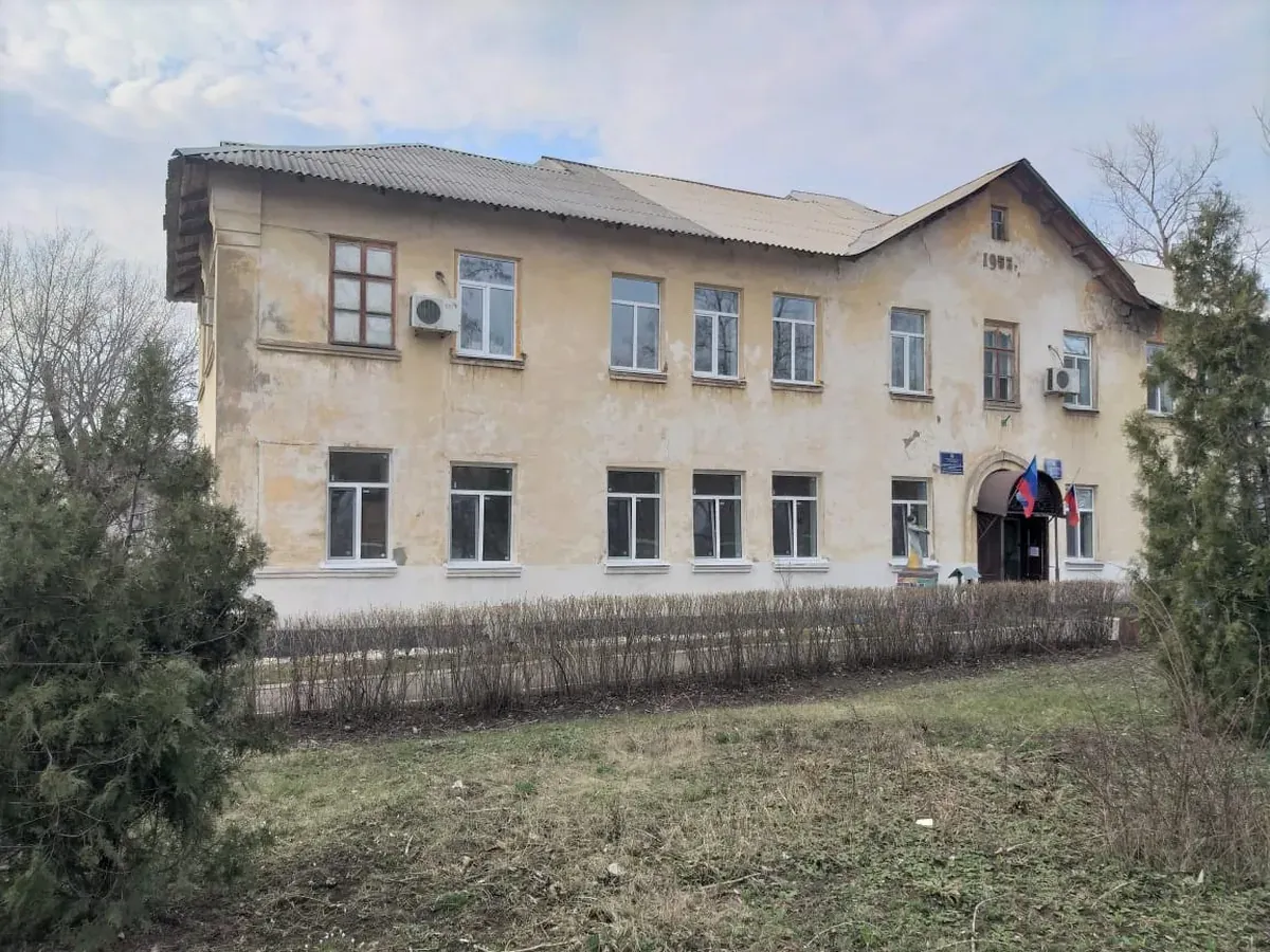 Социальный проект компании — здание учреждения до ремонта